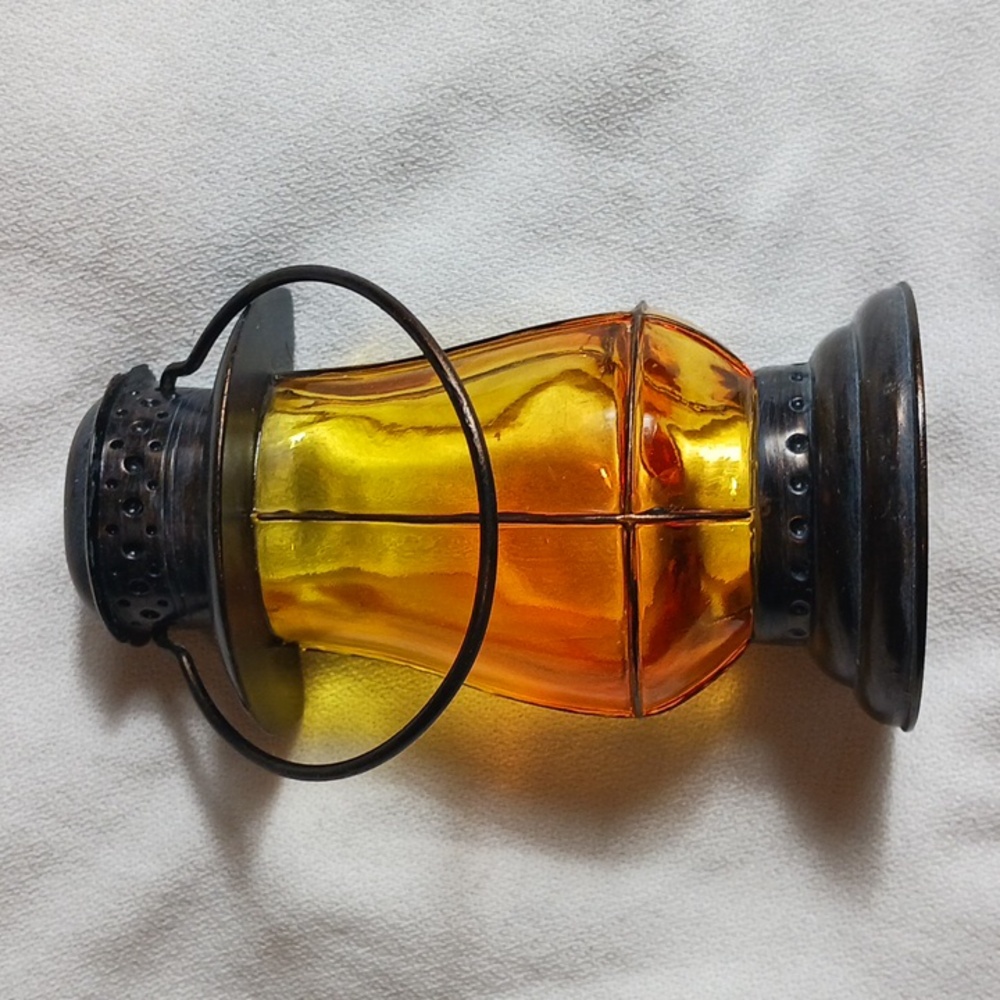 Miniature Oil Lantern Night Light Cover Wall Decor Victorian Amber Glow - Picture 4 of 6